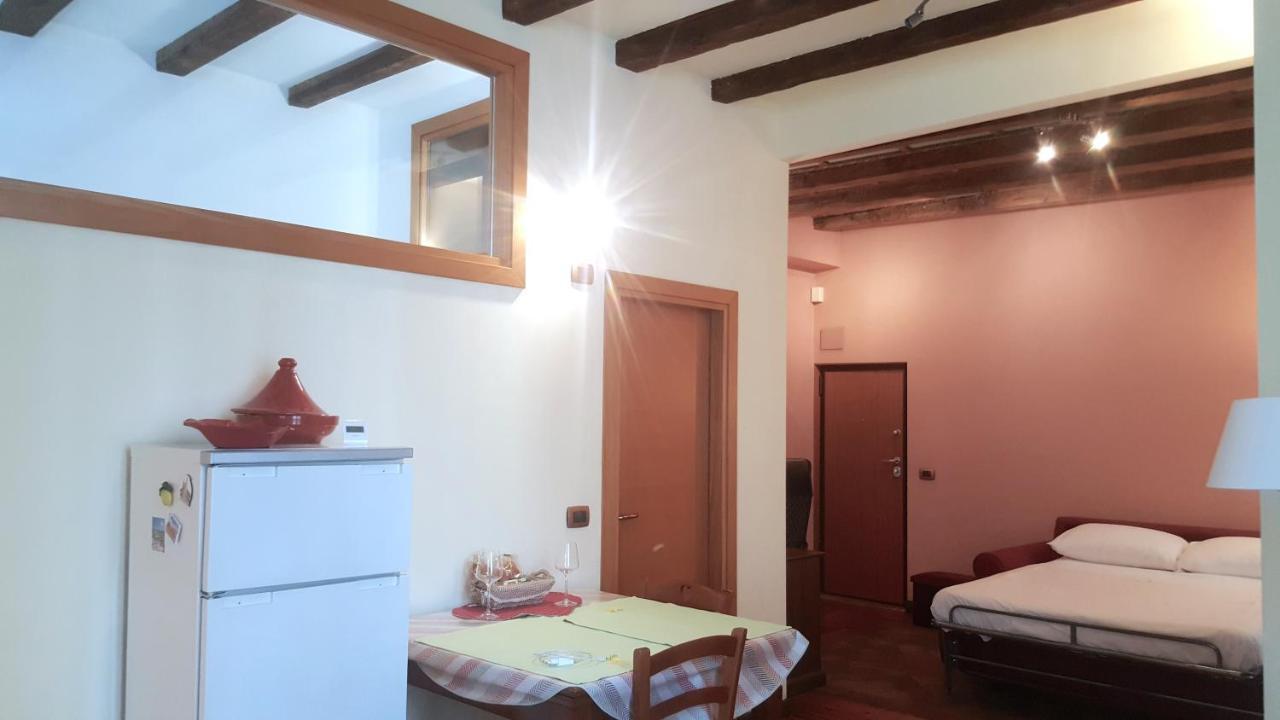 Monolocale In Centro A Verona Apartamento Exterior foto